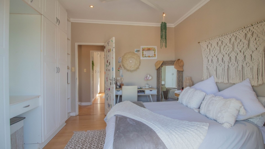 6 Bedroom Property for Sale in Beacon Bay Eastern Cape